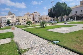 على بعد 200 م من الحديقة